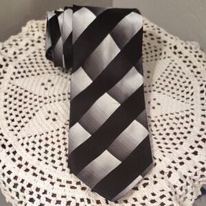 Bachrach Silk Tie Made in Italy Black Gray